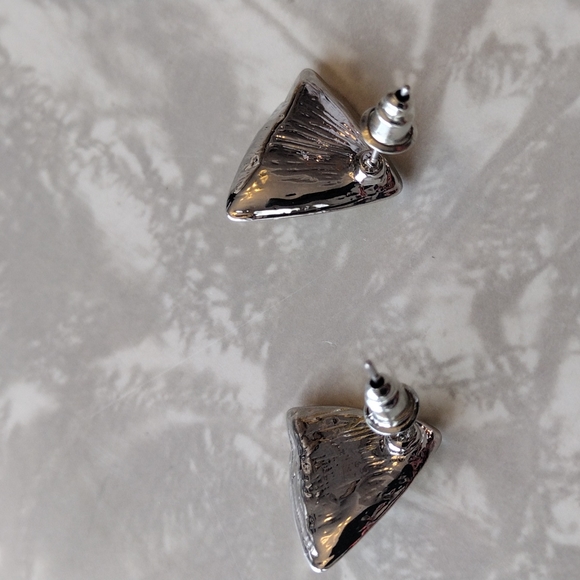 Beautiful faux silver triangle 3D earrings. - Picture 3 of 4